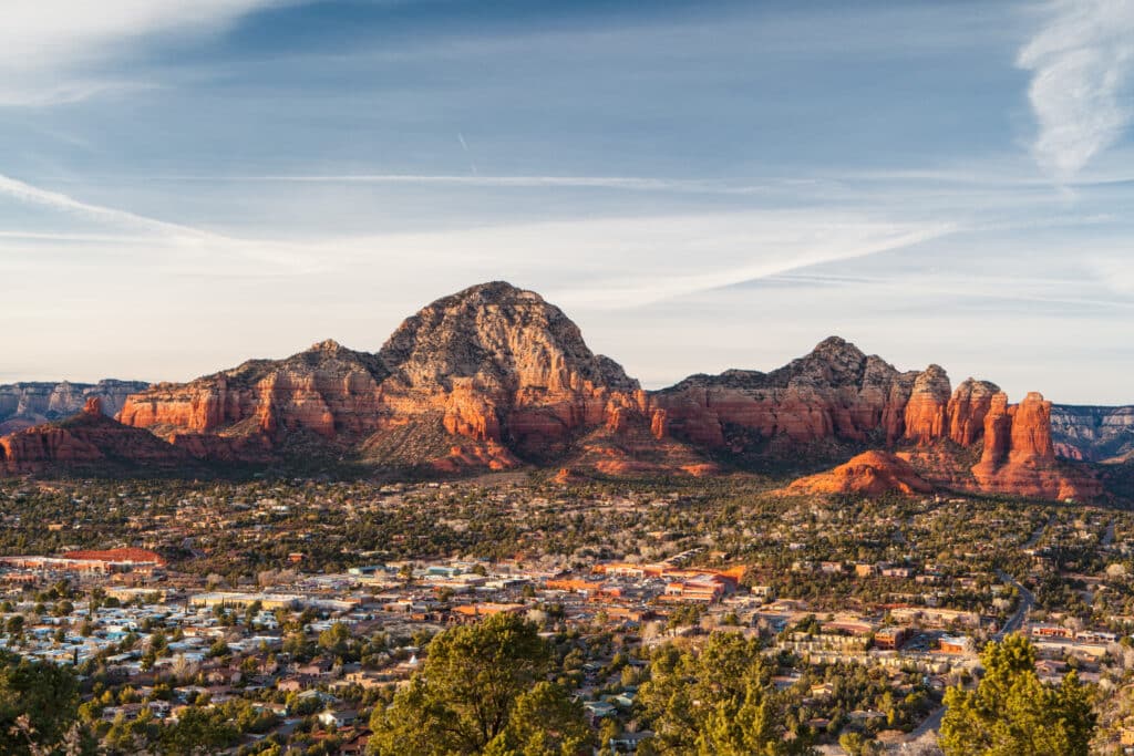 Navigating the Arizona housing market can be hard because it is a booming area, but it's worth it to invest! 